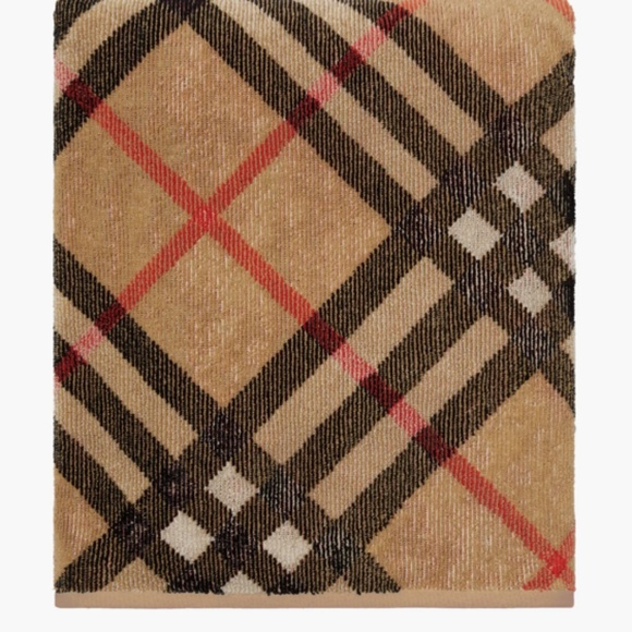 😎🏝️Like New- Authentic Burberry Beach or Bath Towel🏝️😎35x58 - Picture 2 of 11